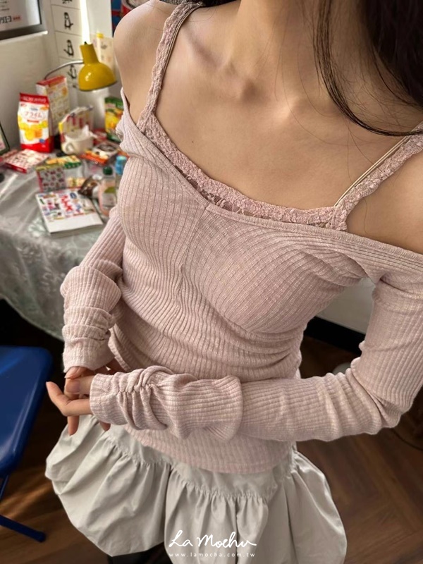 V領微透坑條上衣